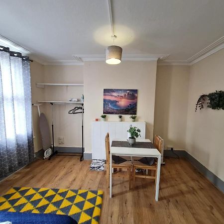 Lovely Private Room Near Central לונדון מראה חיצוני תמונה